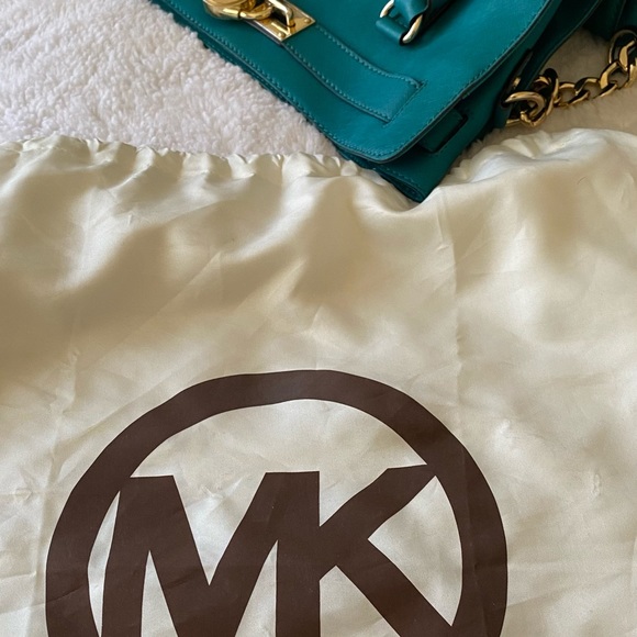 Authentic Michael kors large purse Aqua blue with beige interior and gold - Picture 7 of 7